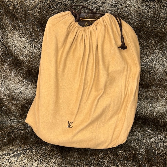 Louis Vuitton Alize 24H Travel Hand Bag - Picture 11 of 11